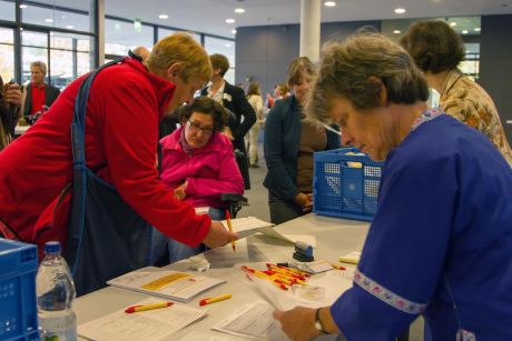 Die Konferenzteilnehmer*innen melden sich an