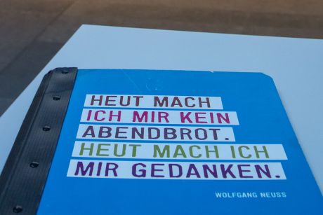 Mappe mit der Aufschrift: „Heute mach ich mir kein Abendbrot. Heute mache ich mir Gedanken.“