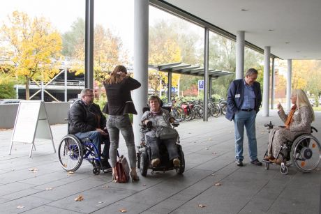 Pausengespräche vor dem Sparkassen Carré