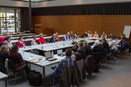 Im Workshop 4 haben sich knapp 30 Personen versammelt.